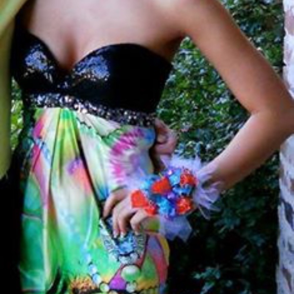 Black Sequin and Green Jeweled Print Prom Dress 00 - Picture 3 of 7